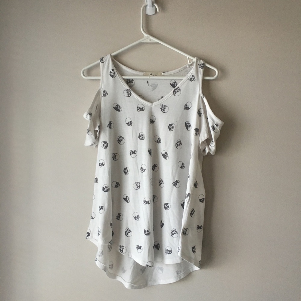 🌸3/$25🌸Cold Shoulder Skull Tee